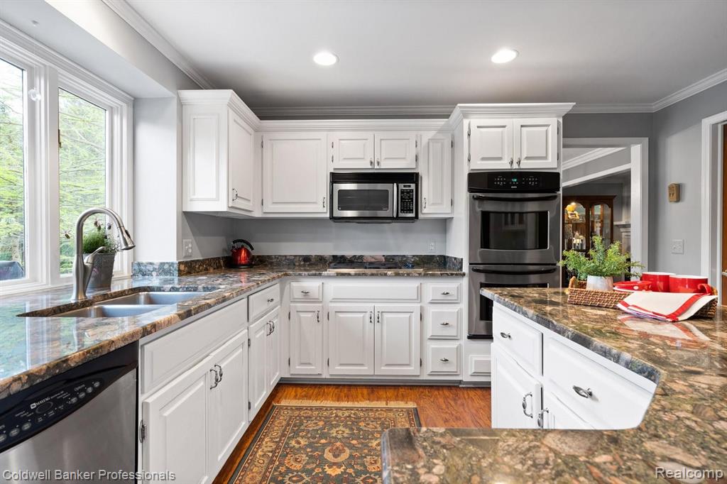 3681 Newcastle Drive Rochester Hills, MI 48306 - Photo 12 of 40