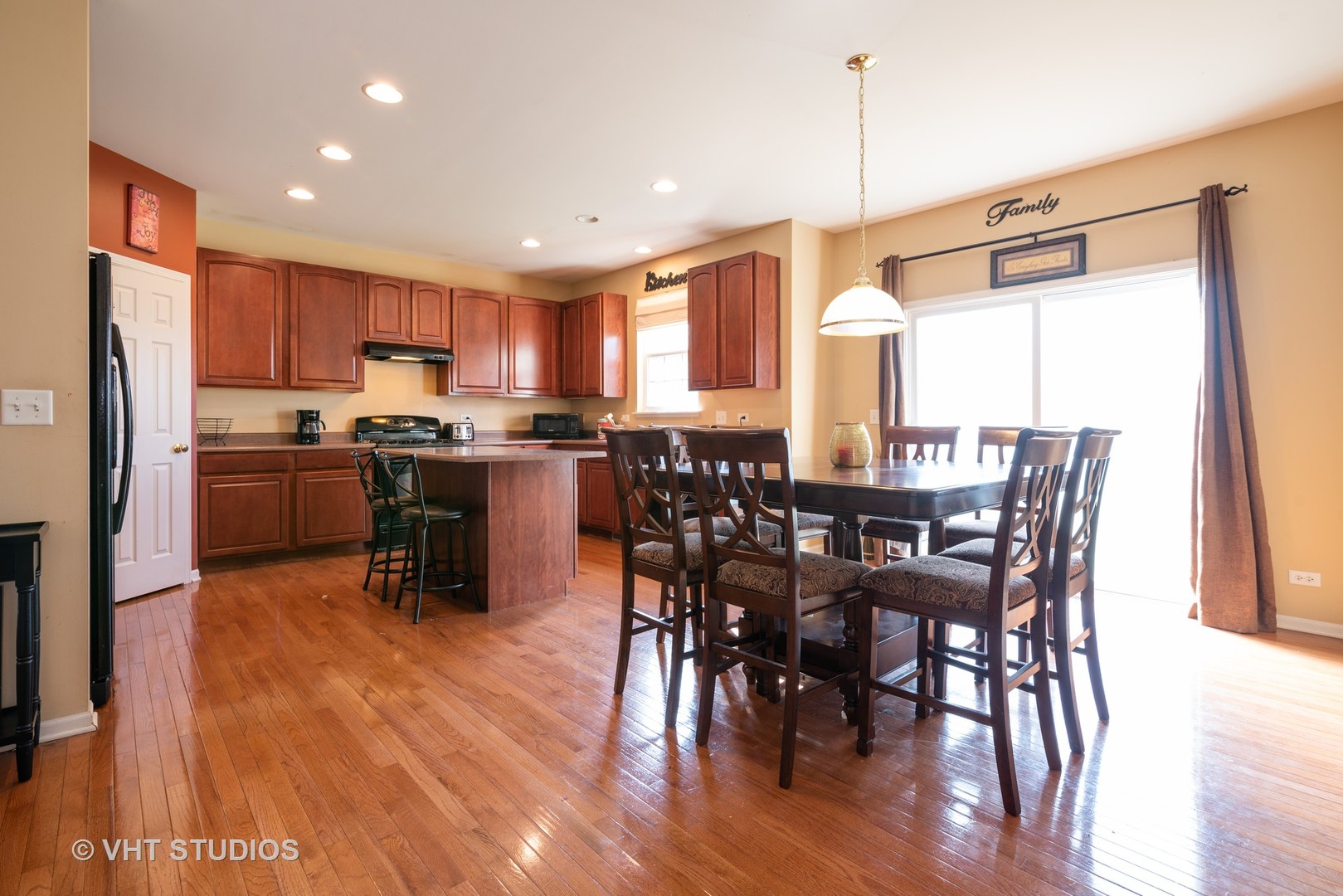 321 Monument Road Elgin, IL 60124 - Photo 5 of 14 Gallery Image 5
