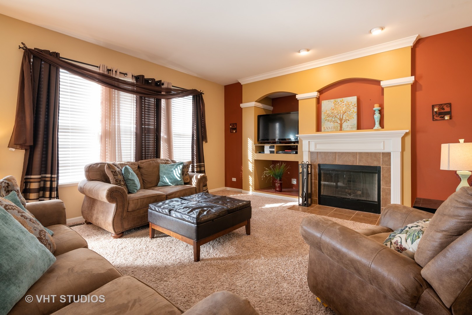 321 Monument Road Elgin, IL 60124 - Photo 6 of 14 Gallery Image 6