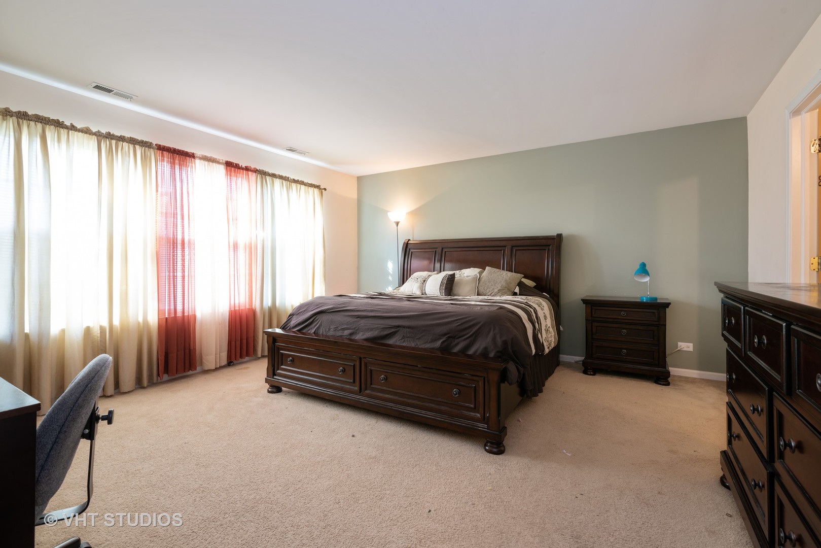 321 Monument Road Elgin, IL 60124 - Photo 8 of 14 Gallery Image 8