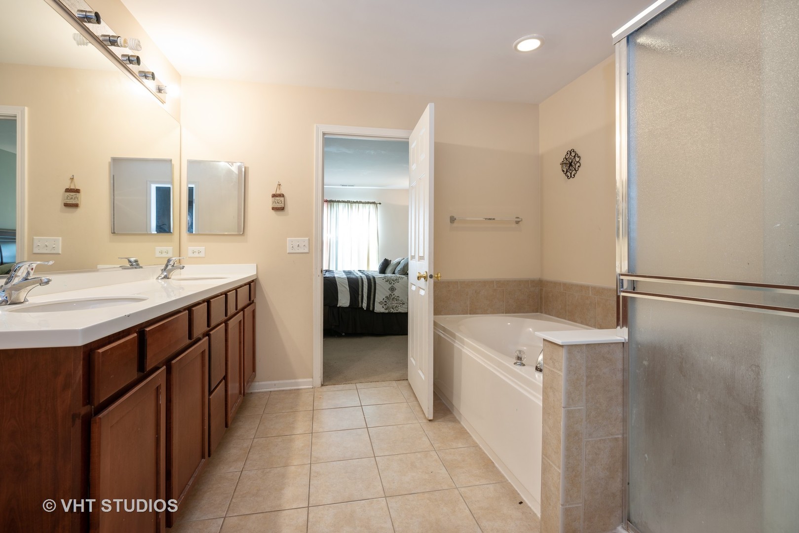 321 Monument Road Elgin, IL 60124 - Photo 9 of 14 Gallery Image 9