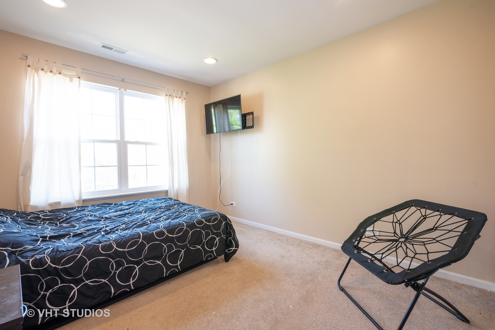 321 Monument Road Elgin, IL 60124 - Photo 10 of 14 Gallery Image 10