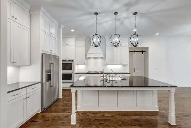 a en suite bathroom with a sink and a mirror