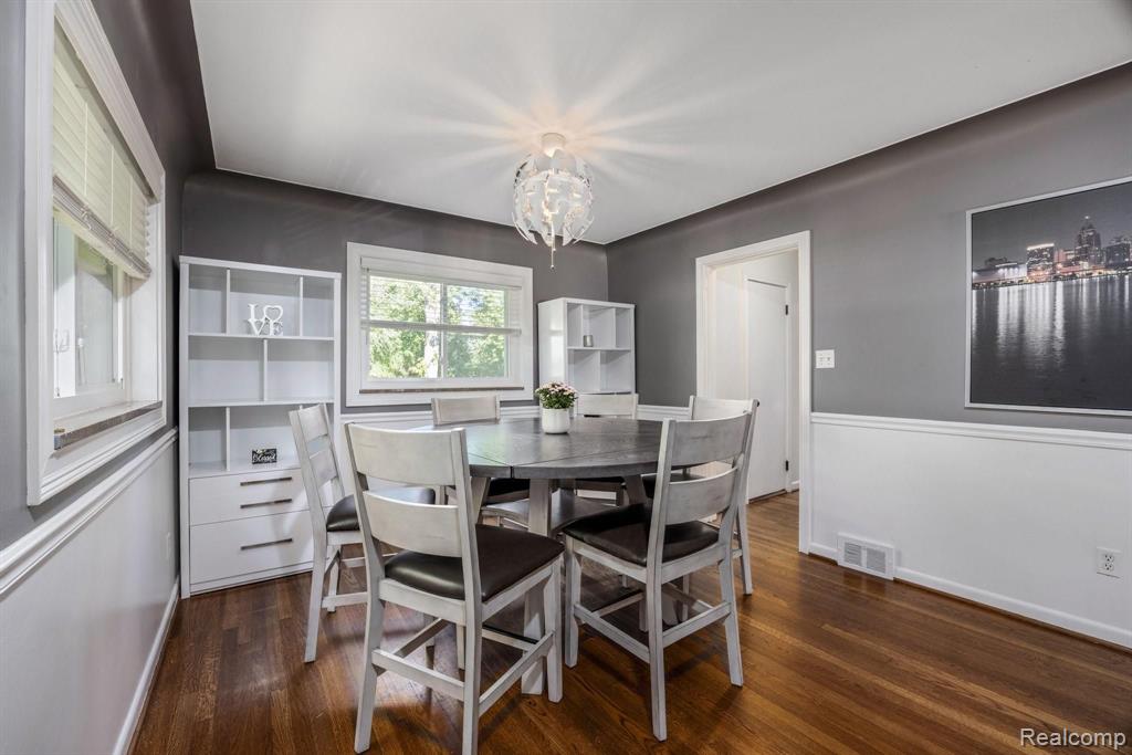 1822 Prestwick Road Grosse Pointe Woods, MI 48236 - Photo 8 of 35