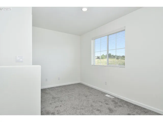 $484,900 | 3933 Southwest Duniway Lane, Gresham, OR 97080