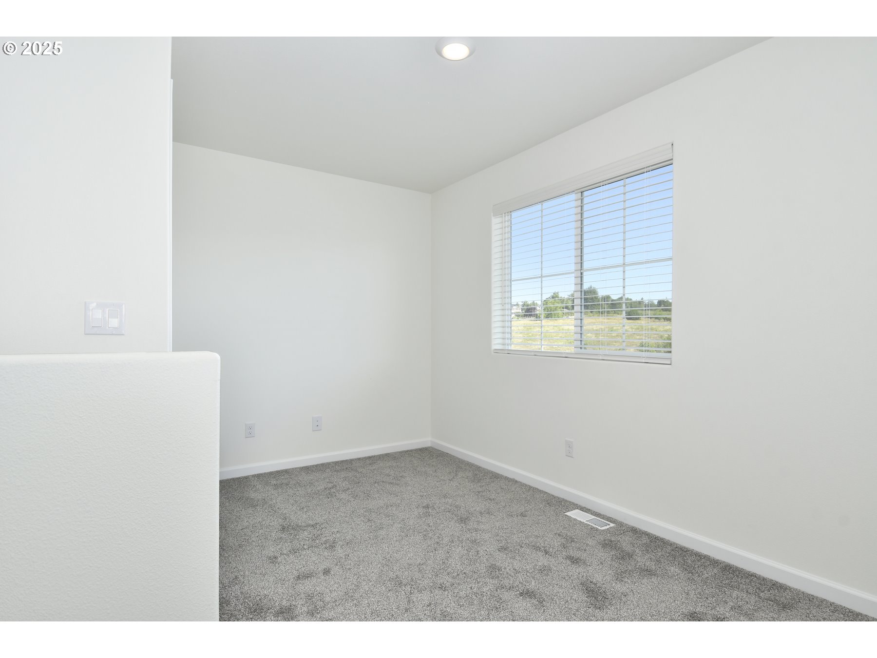 3933 Southwest Duniway Lane Gresham, OR 97080 - Photo 13 of 24 a view of an empty room