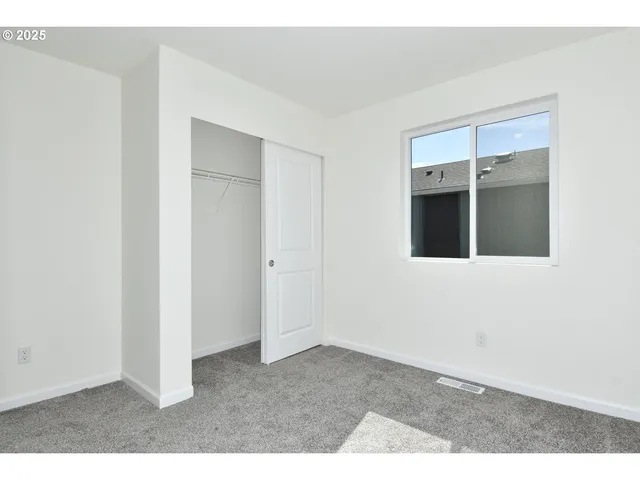 $484,900 | 3933 Southwest Duniway Lane, Gresham, OR 97080