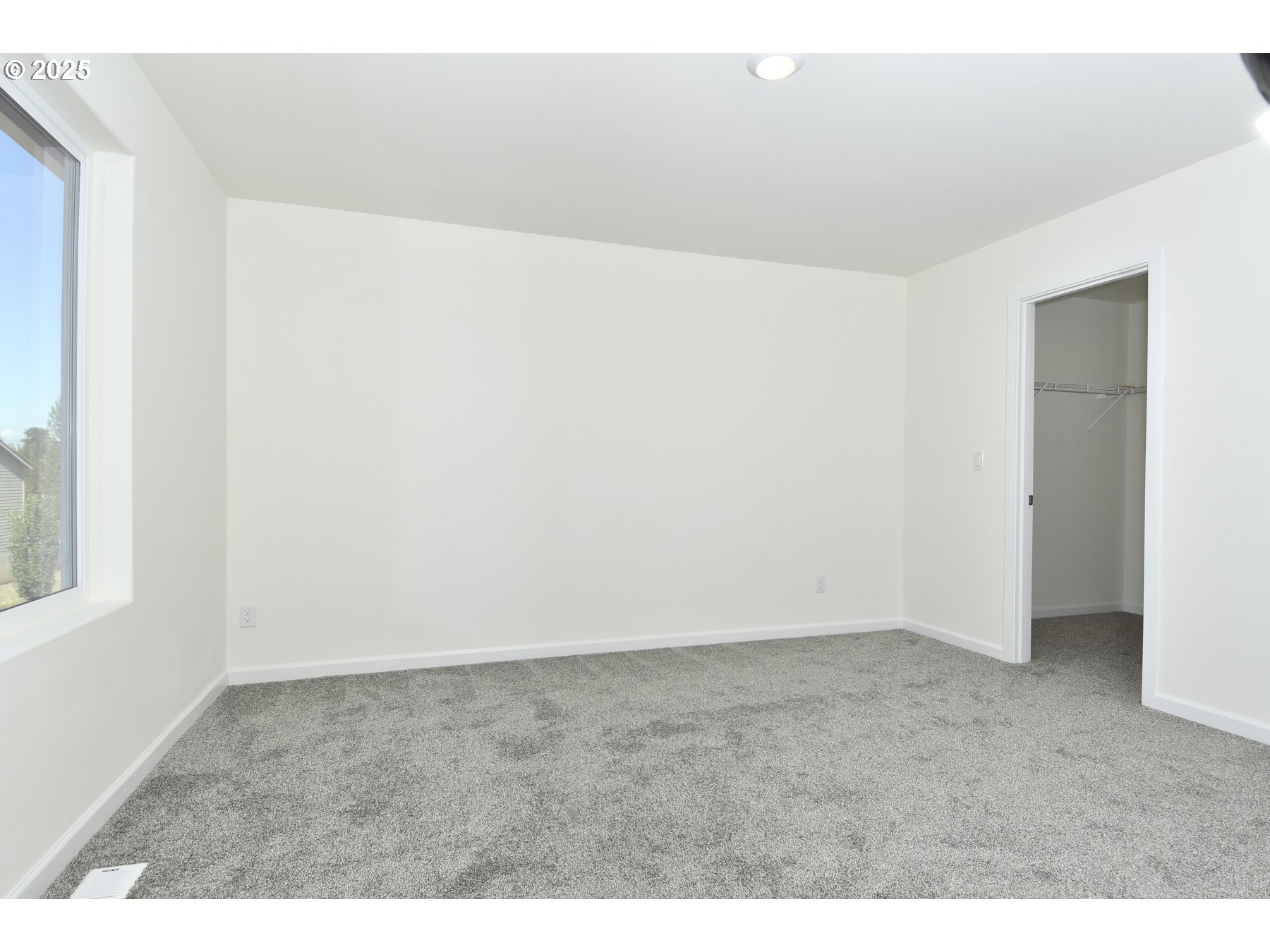 3933 Southwest Duniway Lane Gresham, OR 97080 - Photo 22 of 24 a view of an empty room