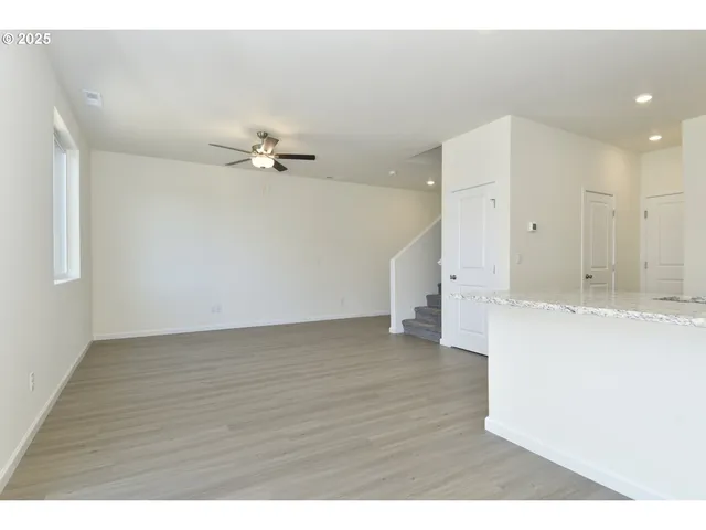 $484,900 | 3933 Southwest Duniway Lane, Gresham, OR 97080