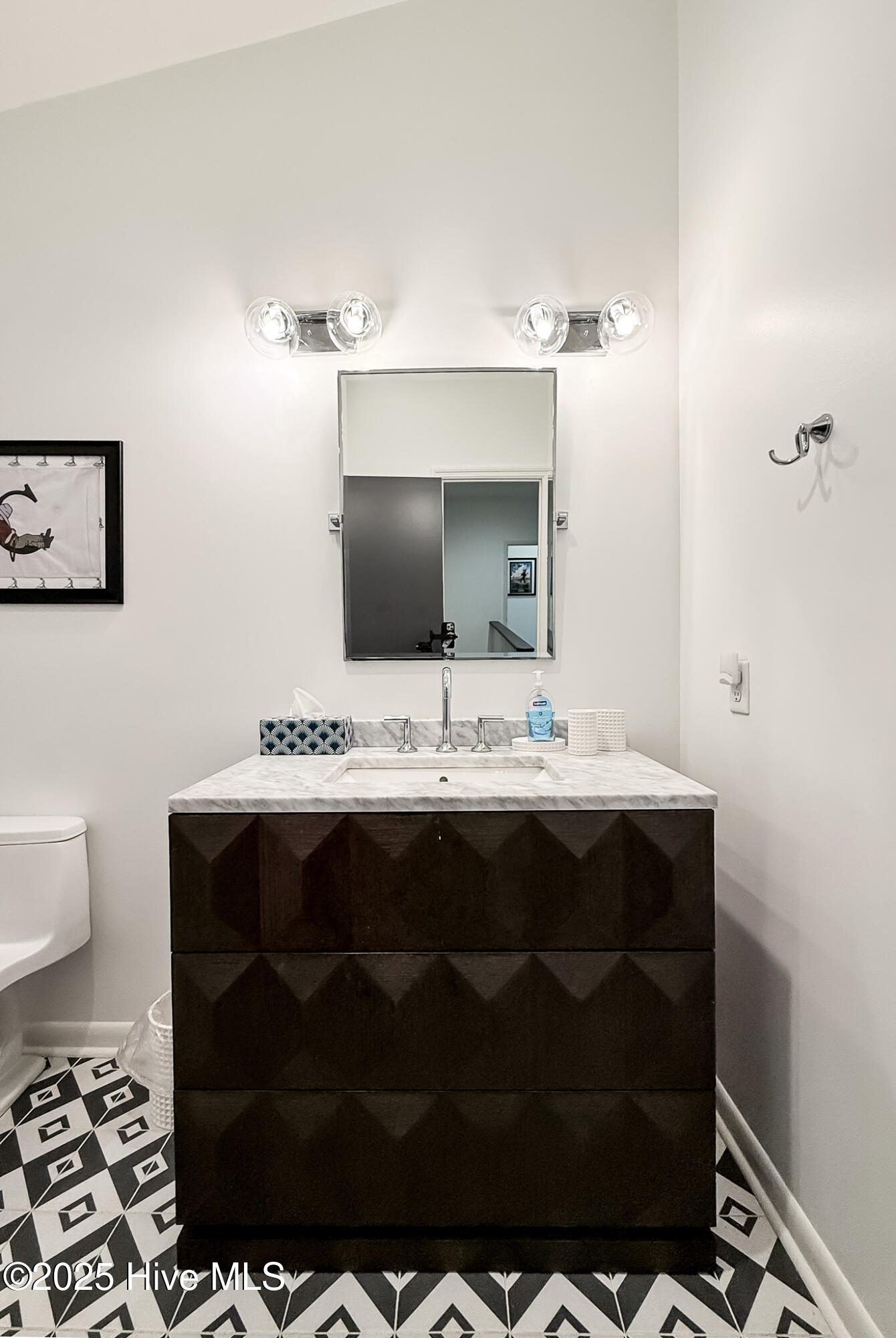 7 Inverness Place Pinehurst, NC 28374 - Photo 76 of 126 Full Guest Bathroom w/Walk-in Shower (main level)
