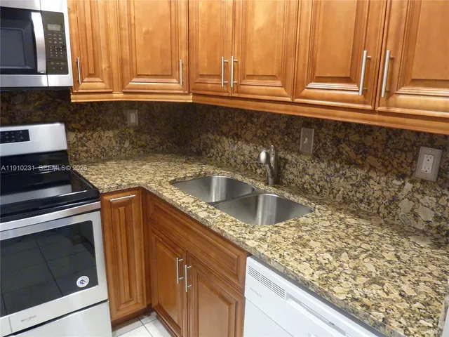 $1,650 | 180 Cypress Club Drive, Unit 834, Pompano Beach, FL 33060