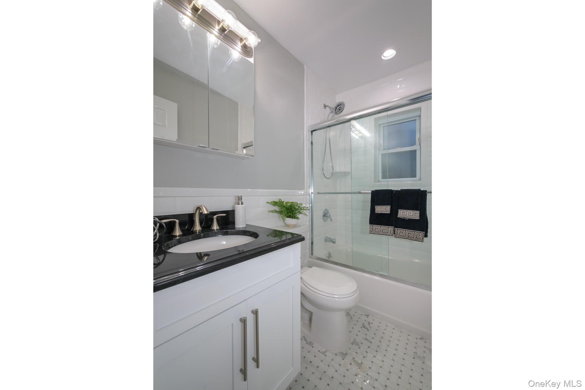 92 South Clinton Avenue, Unit 7F Bay Shore, NY 11706 - Photo 8 of 8