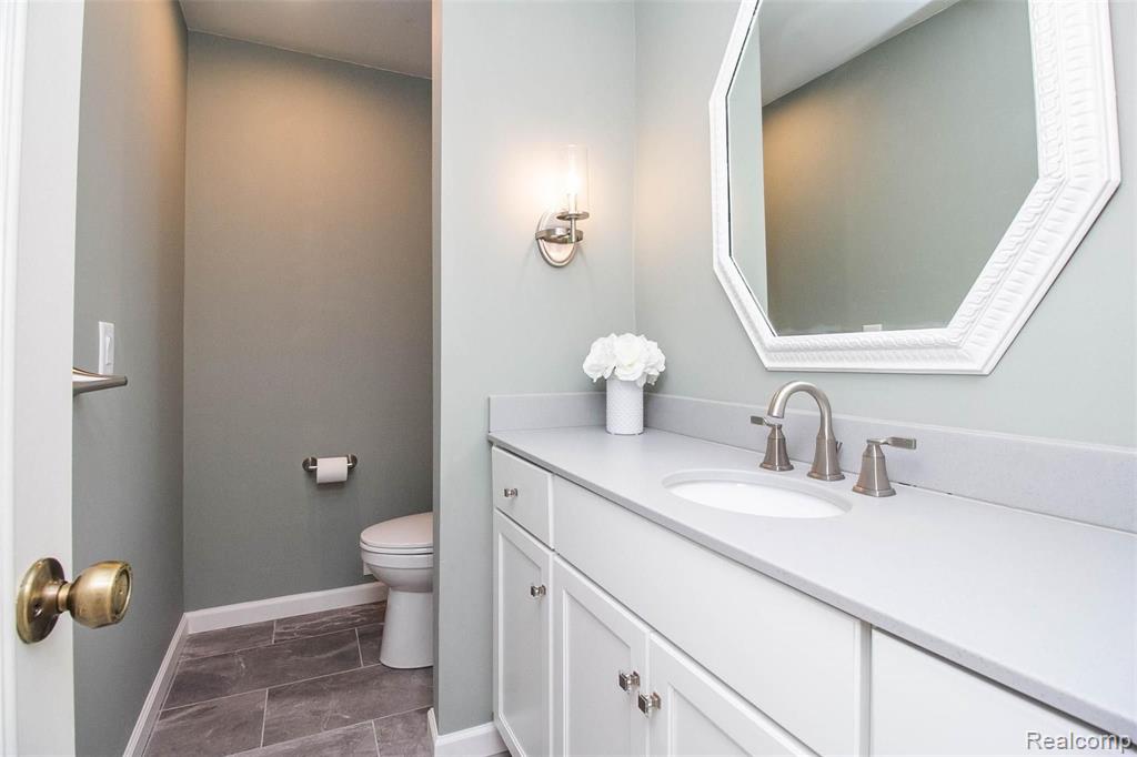 1931 Pine Ridge Lane Bloomfield Hills, MI 48302 - Photo 15 of 47