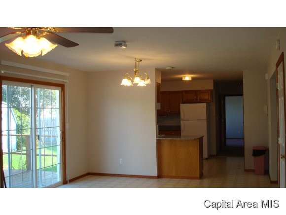 2701 Carl Prairie Drive Springfield, IL 62703 - Photo 3 of 9