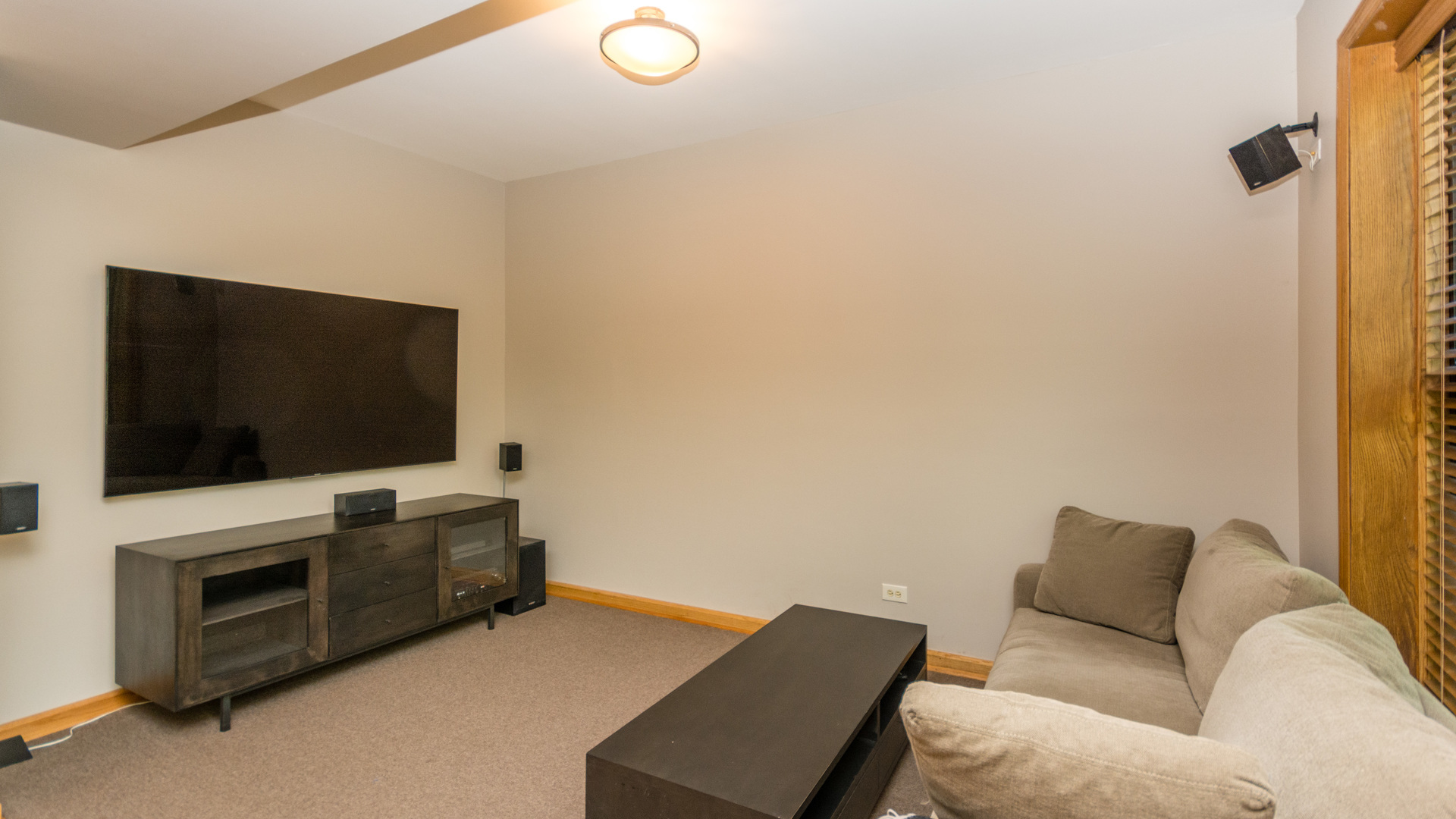 3810 North Fremont Street, Unit 2B Chicago, IL 60613 - Photo 11 of 22 a living room with furniture and a flat screen tv