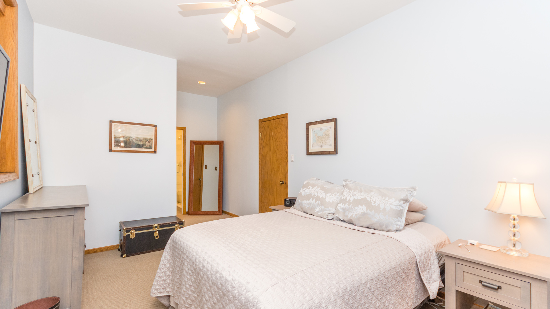 3810 North Fremont Street, Unit 2B Chicago, IL 60613 - Photo 13 of 22 a bedroom with a bed and a lamp