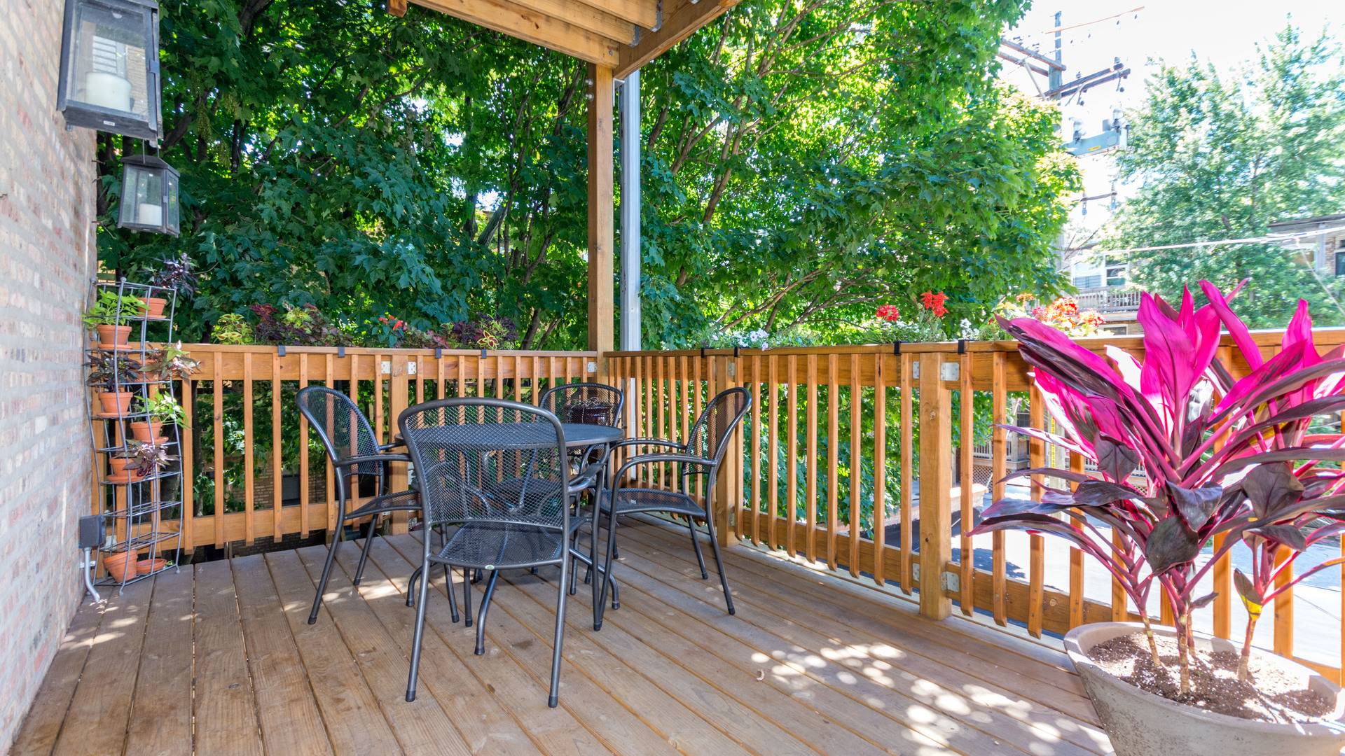 3810 North Fremont Street, Unit 2B Chicago, IL 60613 - Photo 20 of 22 a view of a chairs on the roof deck