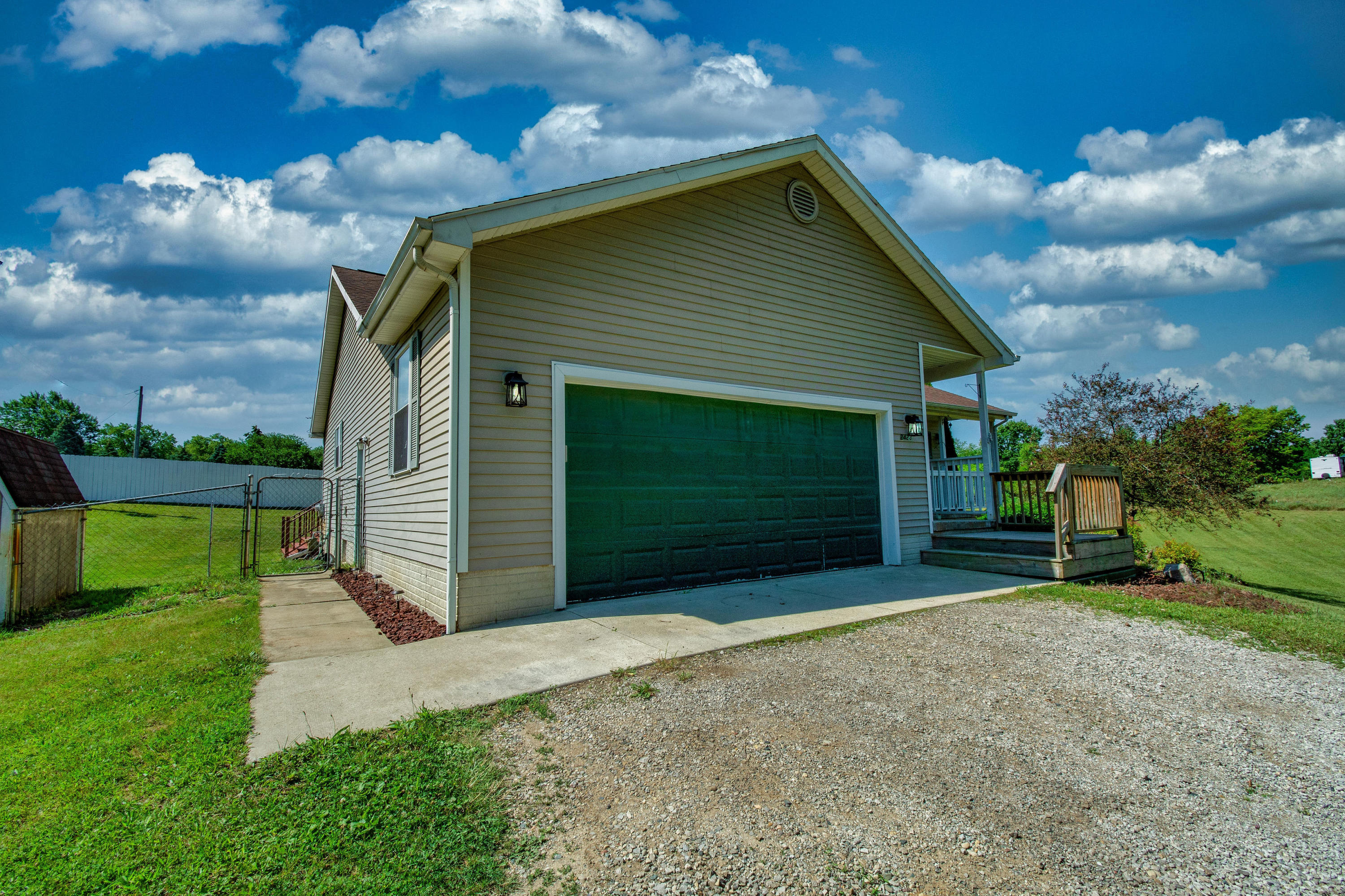 2423 Sutton Road Adrian, MI 49221 - Photo 9 of 36 9
