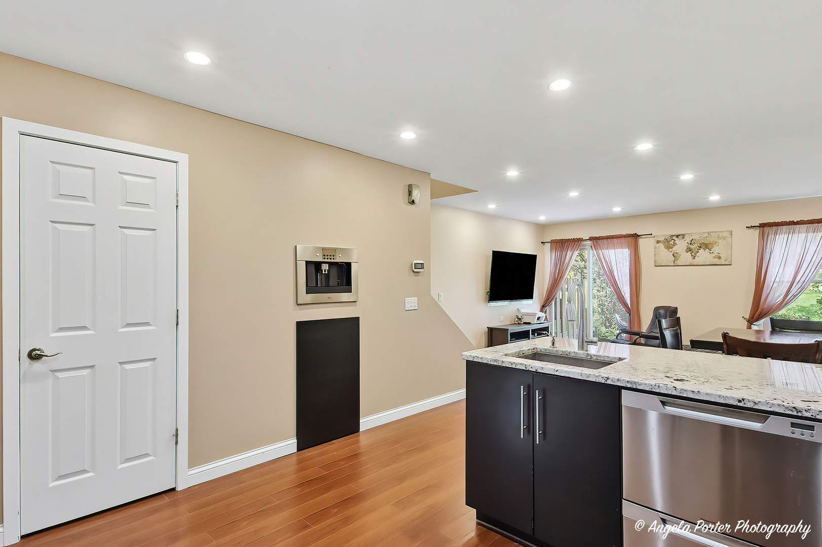 949 Ridgefield Lane Wheeling, IL 60090 - Photo 5 of 22