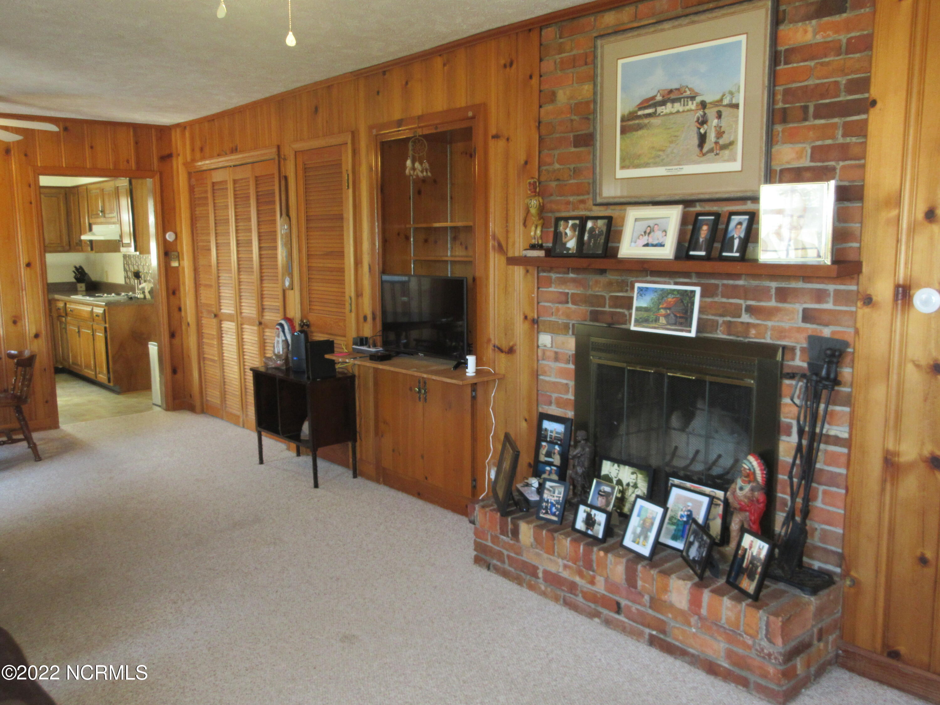 459 Howard Street Maxton, NC 28364 - Photo 9 of 23 view 3 of den