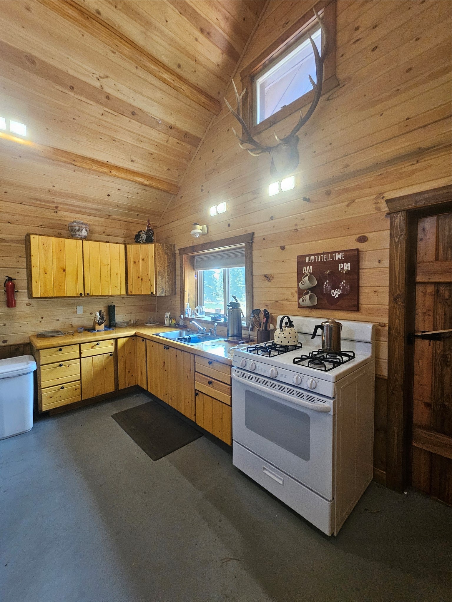 8880 Elk Trail Loop Lincoln, MT 59639 - Photo 16 of 55 gathering and kitchen cabin