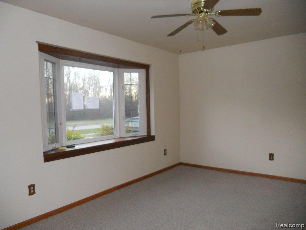 32041 Dixie Manor Road Rockwood, MI 48173 - Photo 13 of 15 LIV