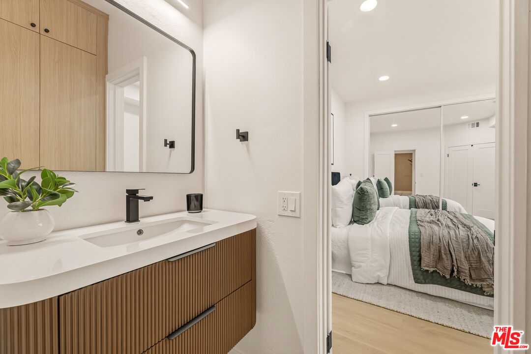 311 Bora Bora Way, Unit 3207 Marina del Rey, CA 90292 - Photo 37 of 54 a en suite bathroom with a sink and mirror