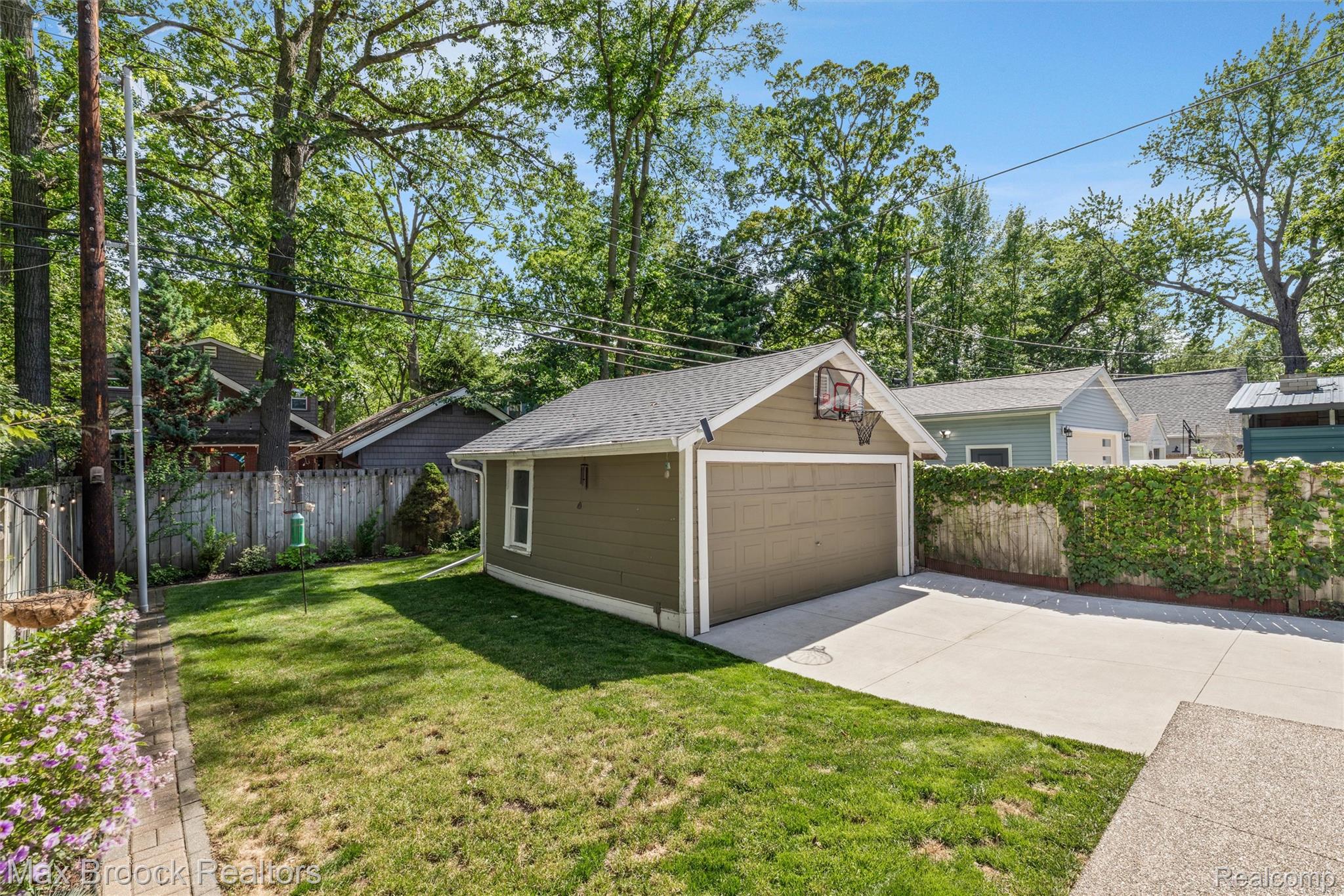 44 Kensington Boulevard Pleasant Ridge, MI 48069 - Photo 32 of 45 Back Yard