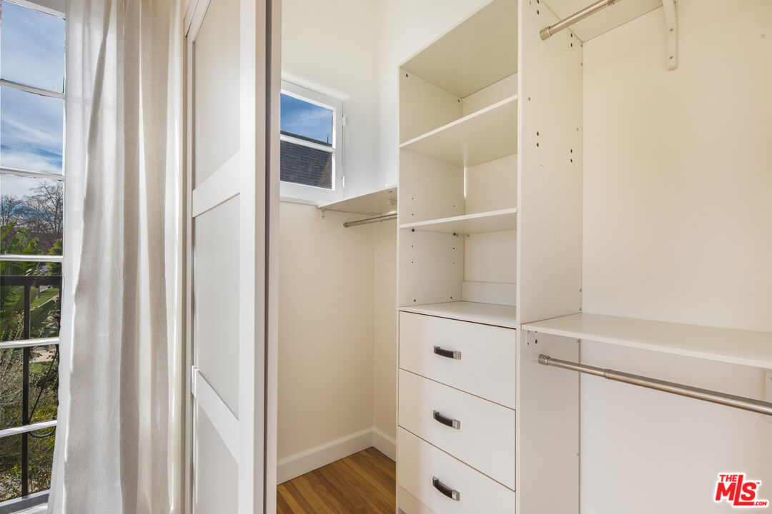 152 South Roxbury Drive, Unit 6 Beverly Hills, CA 90212 - Photo 20 of 51 a view of closet area