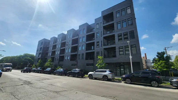 $2,400 | 825 East 61st Street, Unit 307, Chicago, IL 60637