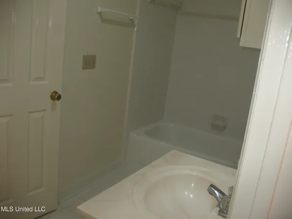 $1,165 | 907 Morningside Street, Unit B1, Jackson, MS 39202