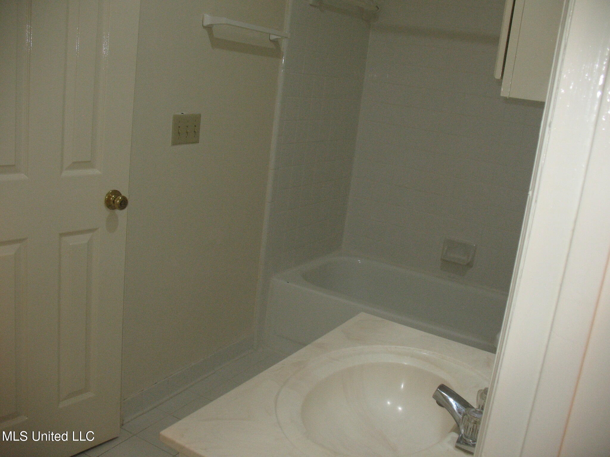 907 Morningside Street, Unit B1 Jackson, MS 39202 - Photo 17 of 20 8FD959A0-6BDA-46BC-9FAC-35815A54BC48