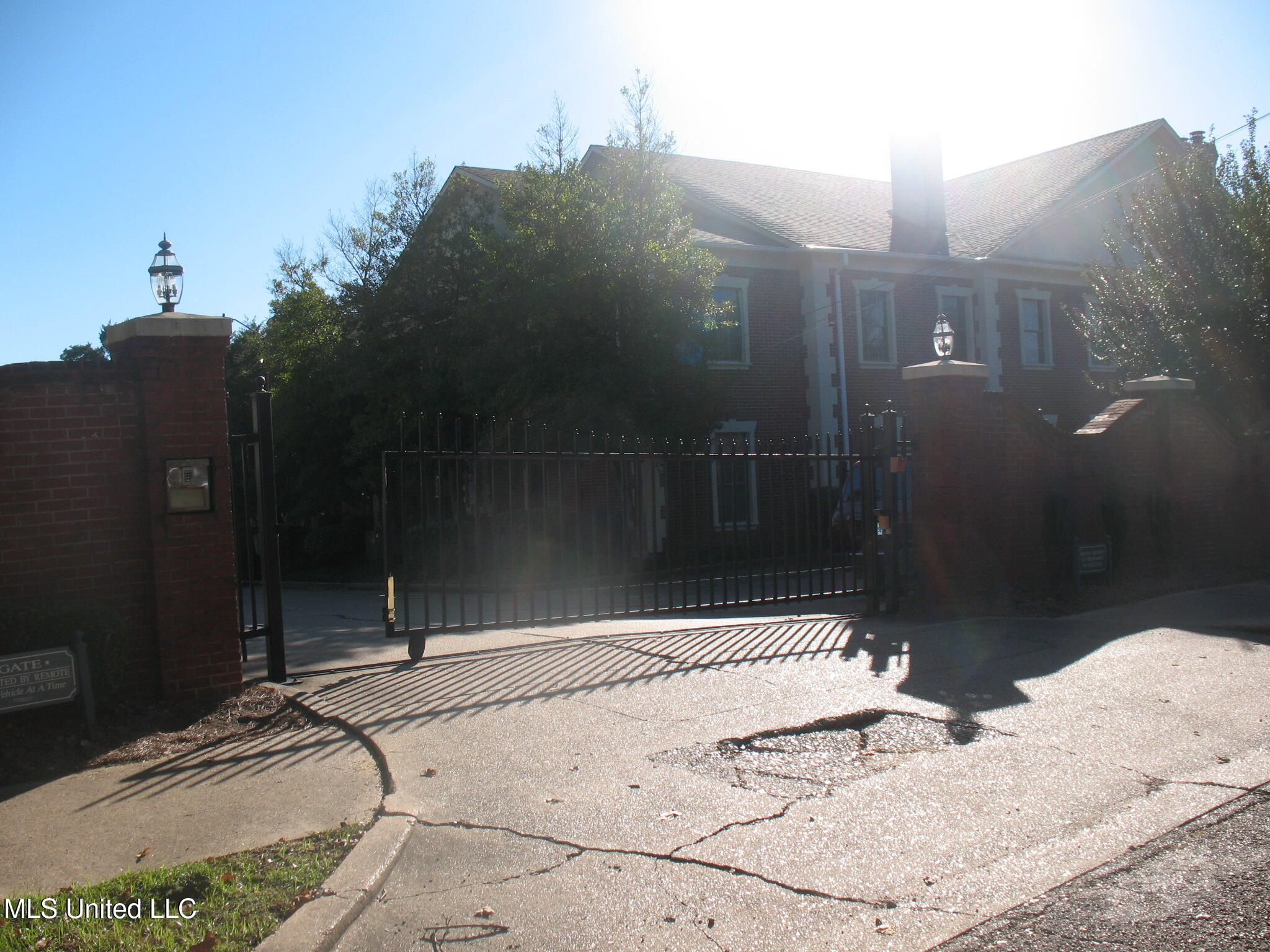 907 Morningside Street, Unit B1 Jackson, MS 39202 - Photo 3 of 20 0222F6B7-76F7-46F1-9129-6758912FCDE7