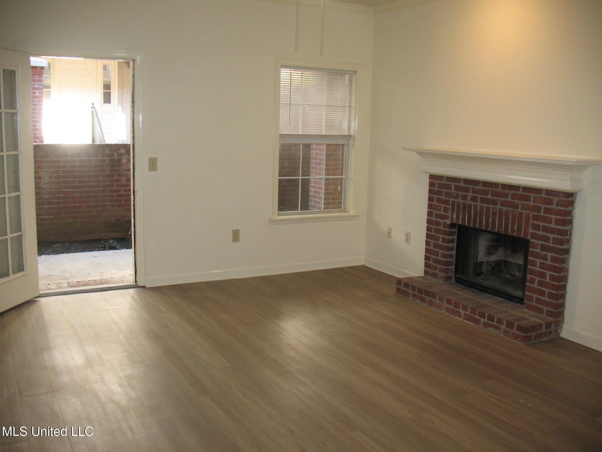 907 Morningside Street, Unit B1 Jackson, MS 39202 - Photo 10 of 20 6CBCC7CF-7948-474E-857B-D690AACEE06E