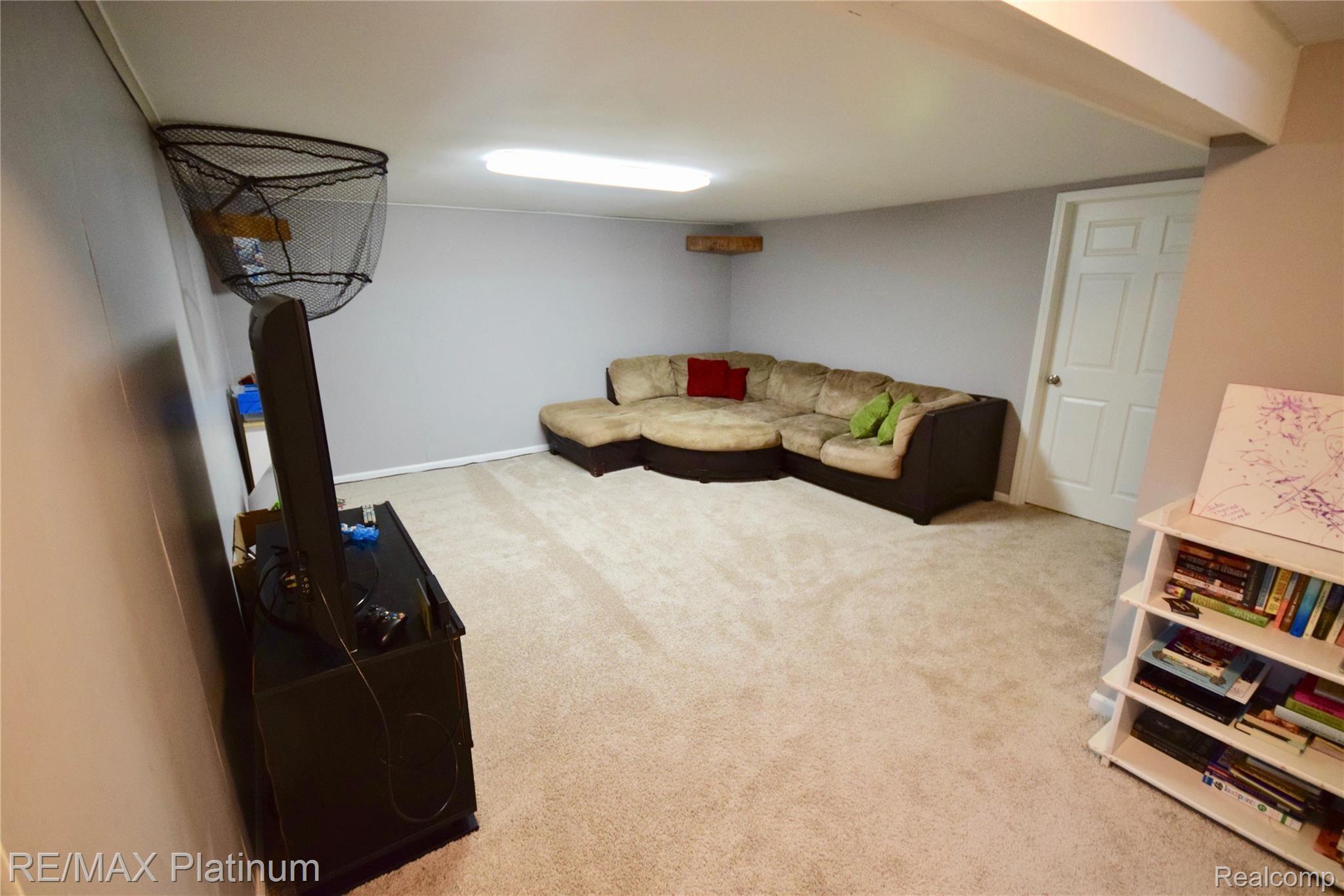 413 Holland Road Flushing, MI 48433 - Photo 32 of 46 DSC_0922.jpg