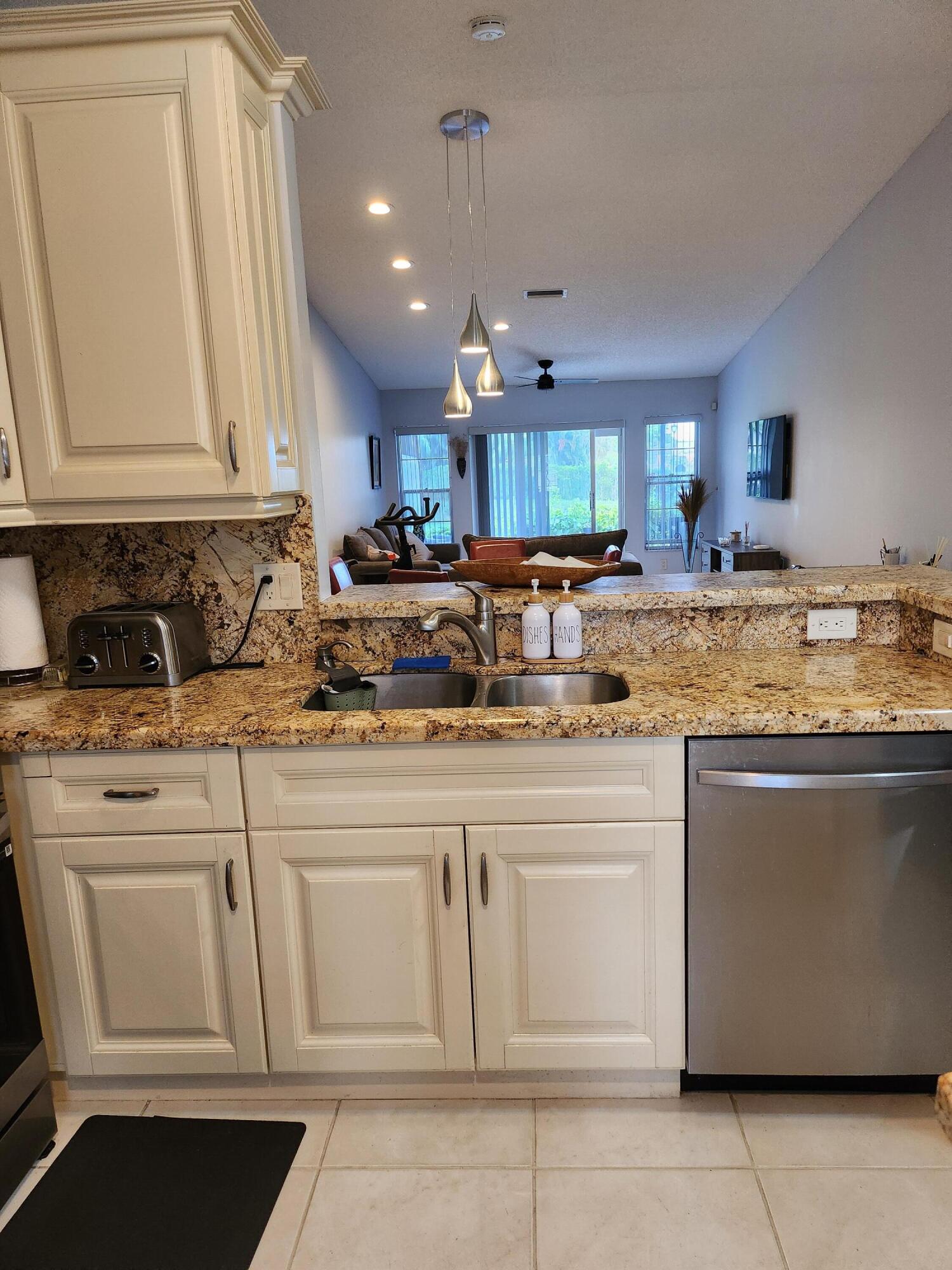 8951 Sunnywood Place Boca Raton, FL 33496 - Photo 5 of 47 8951 SUNNYWOOD PL Boca kitchen7