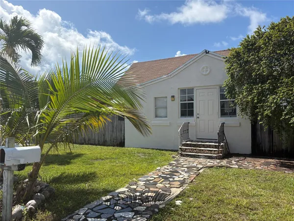$2,500 | 1806 Funston Street, Unit 1, Hollywood, FL 33020