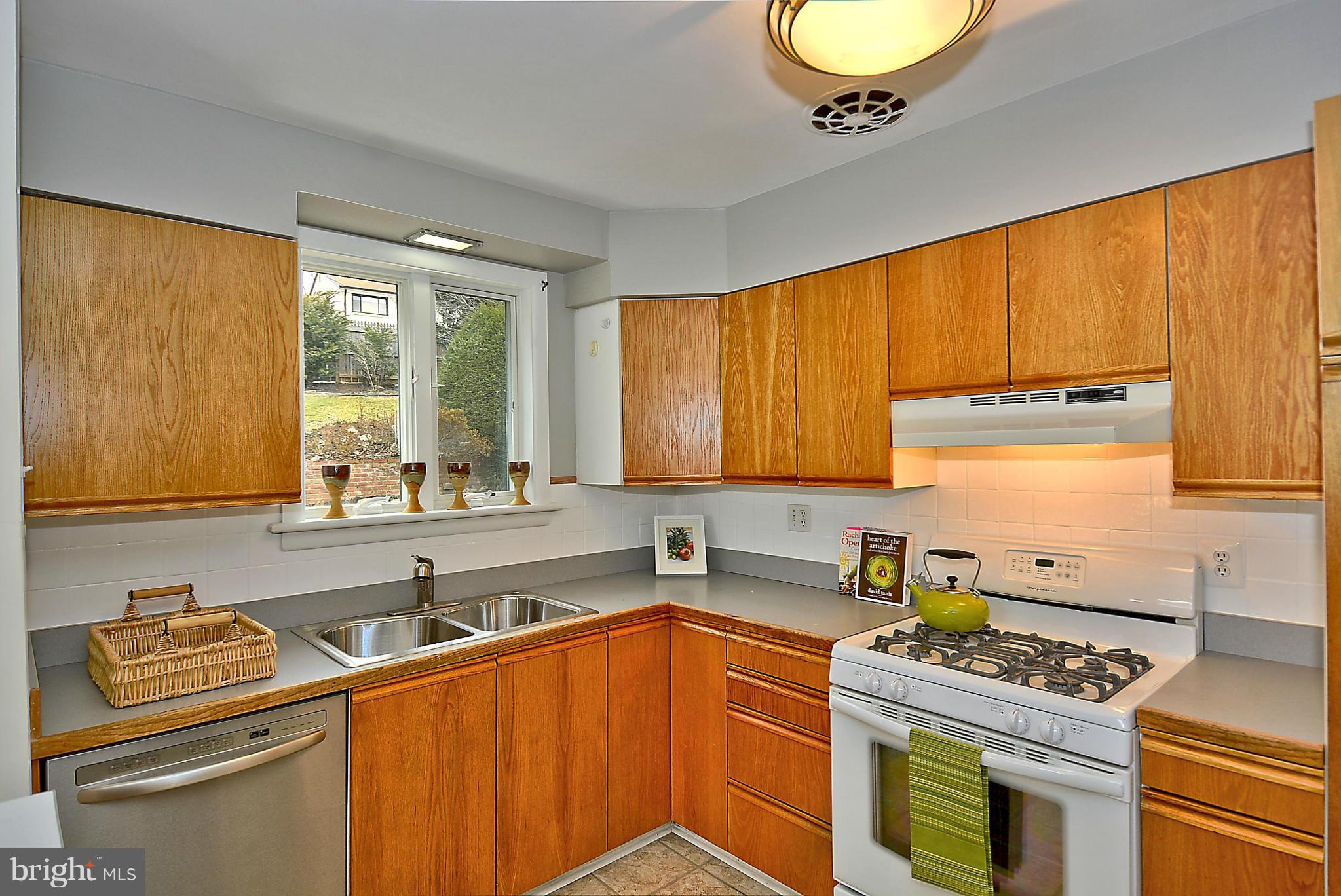 2821 Spencer Road Chevy Chase, MD 20815 - Photo 9 of 28 Updated Kitchen