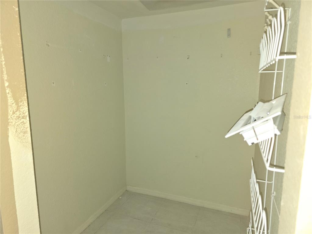 175 Kings Highway, Unit C8 Punta Gorda, FL 33983 - Photo 11 of 20 a small bathroom with a window