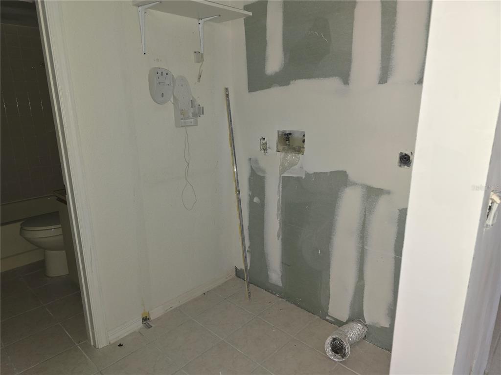 175 Kings Highway, Unit C8 Punta Gorda, FL 33983 - Photo 6 of 20 a view of a bathroom