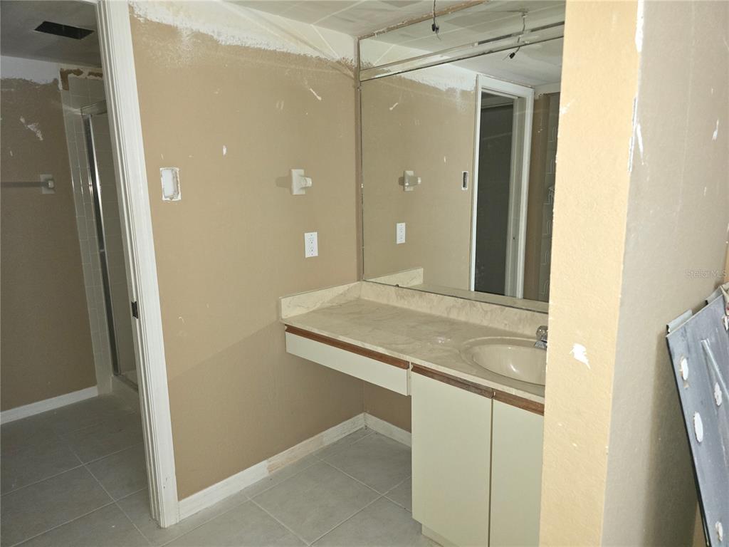 175 Kings Highway, Unit C8 Punta Gorda, FL 33983 - Photo 10 of 20 a bathroom with a granite countertop sink
