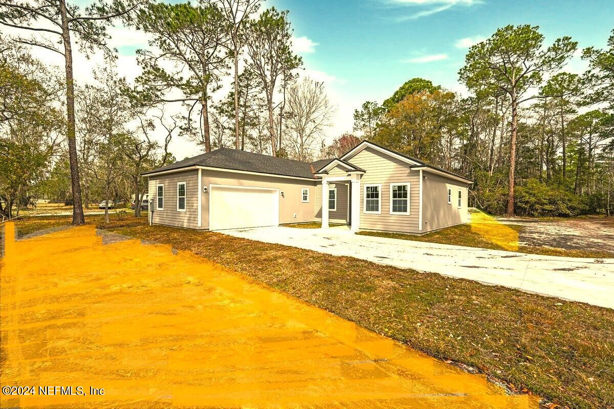 4195 Cedar Point Road Jacksonville, FL 32226 - Photo 2 of 35 frontgrass1