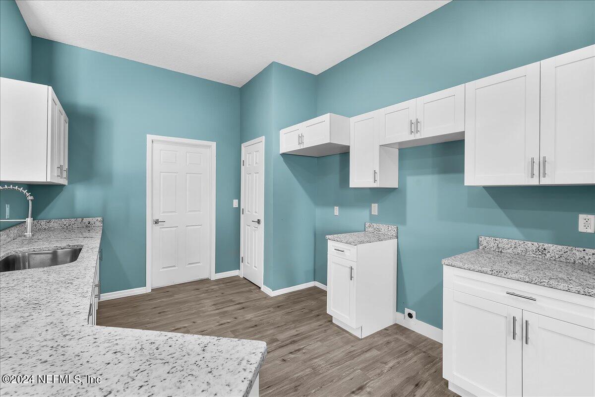 4195 Cedar Point Road Jacksonville, FL 32226 - Photo 7 of 35 KITCHEN