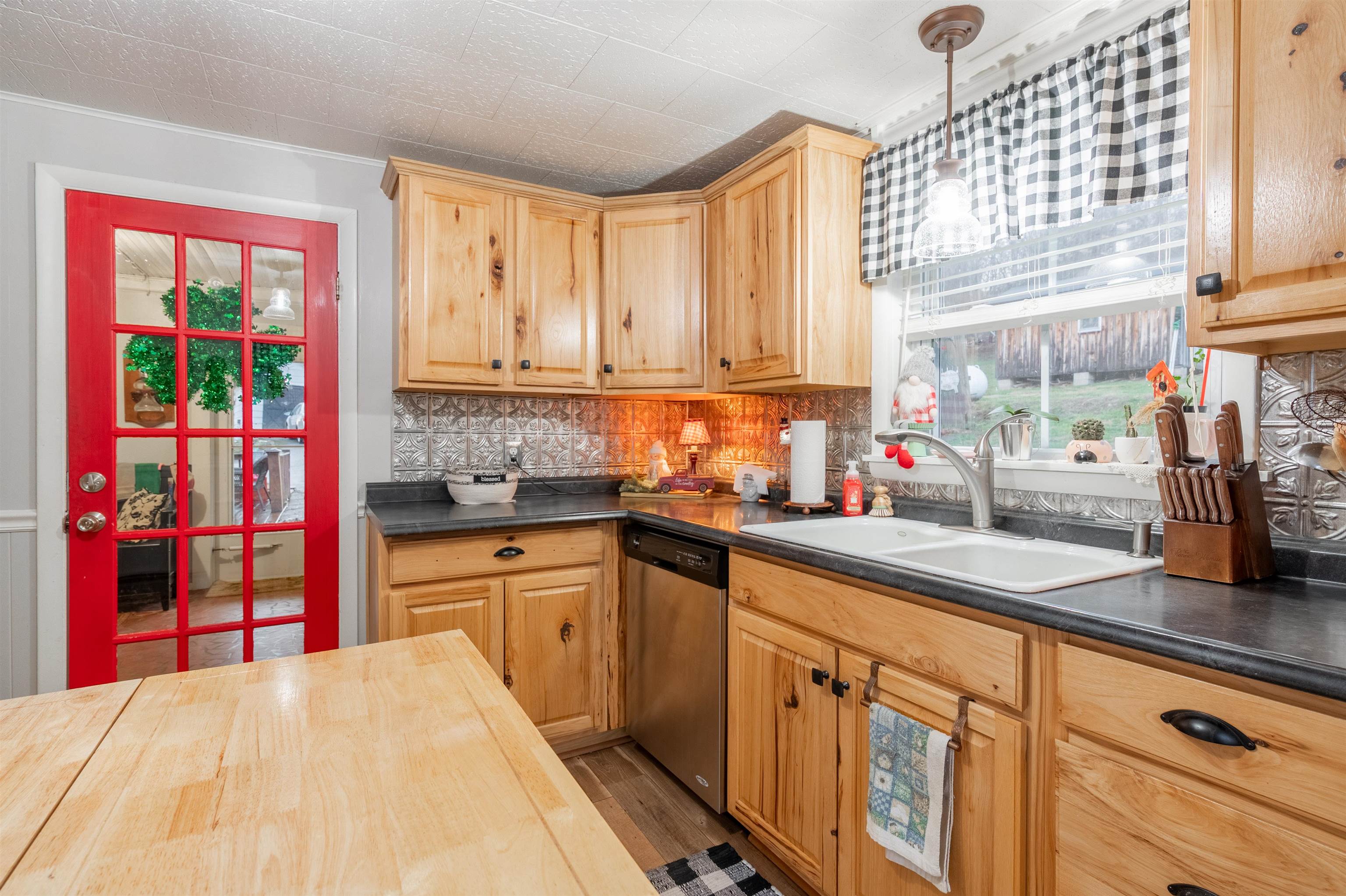 202 Thunder Road Pembroke, VA 24136 - Photo 21 of 55 Gallery Image 21