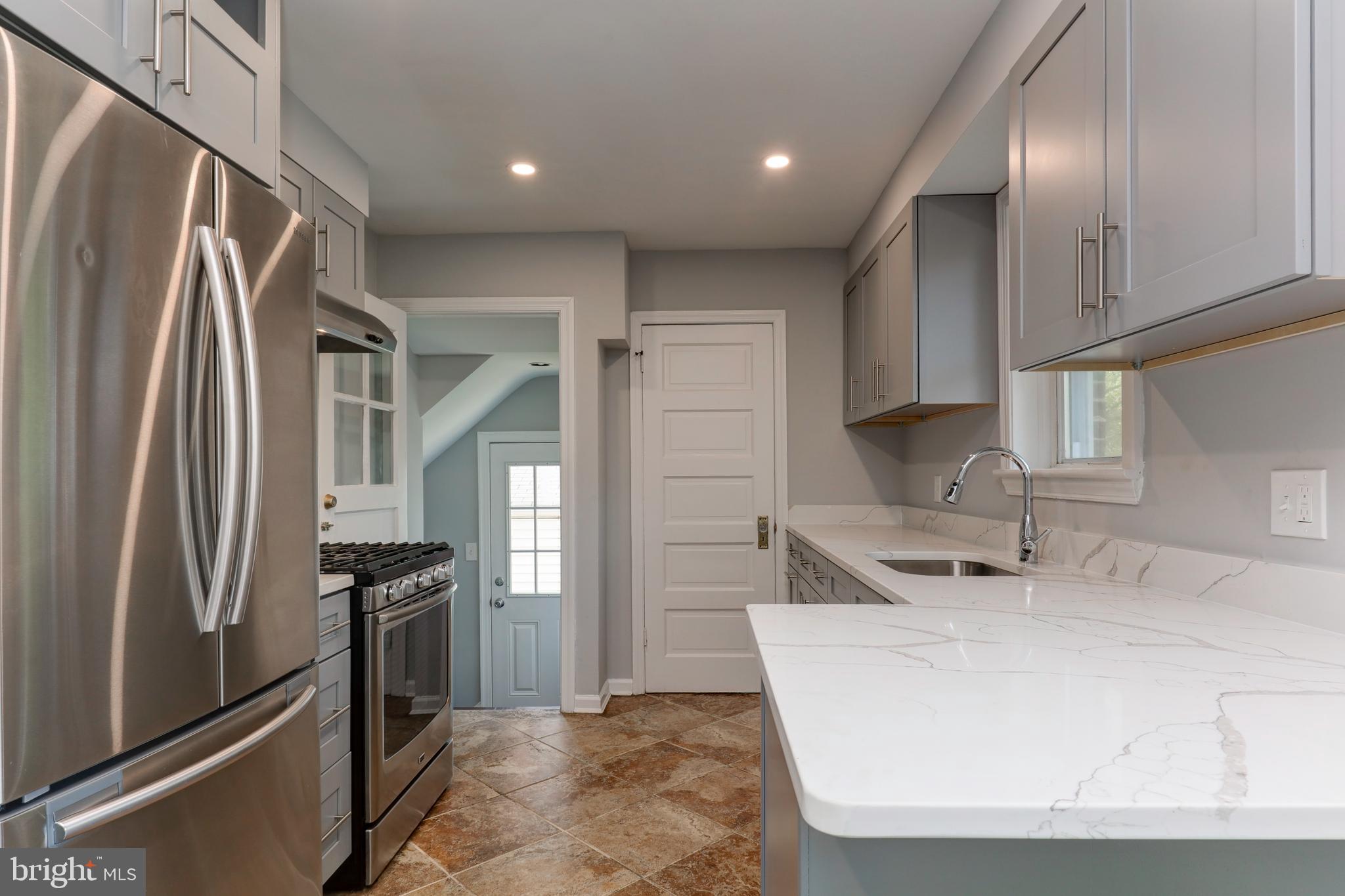 6513 Red Top Road Hyattsville, MD 20783 - Photo 17 of 27 Kitchen looking towards side entry