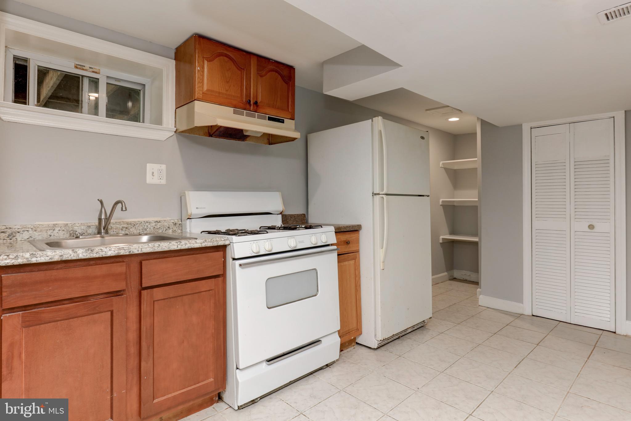 6513 Red Top Road Hyattsville, MD 20783 - Photo 20 of 27 Lower level kiitchen