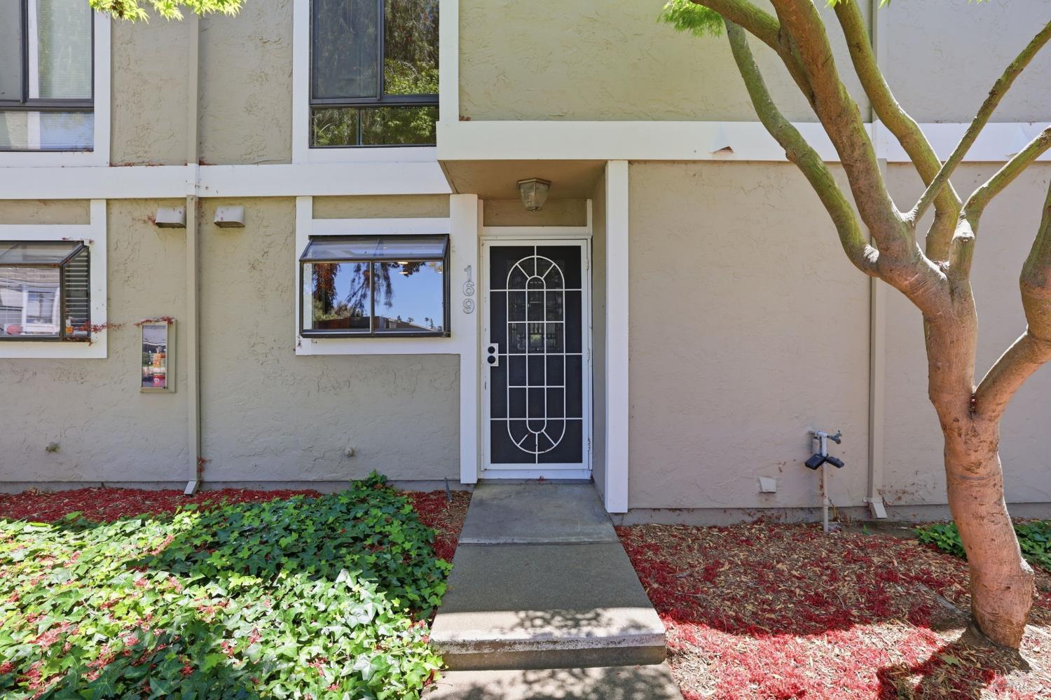 900 Southampton Road, Unit 169 Benicia, CA 94510 - Photo 2 of 21 a front view of a house