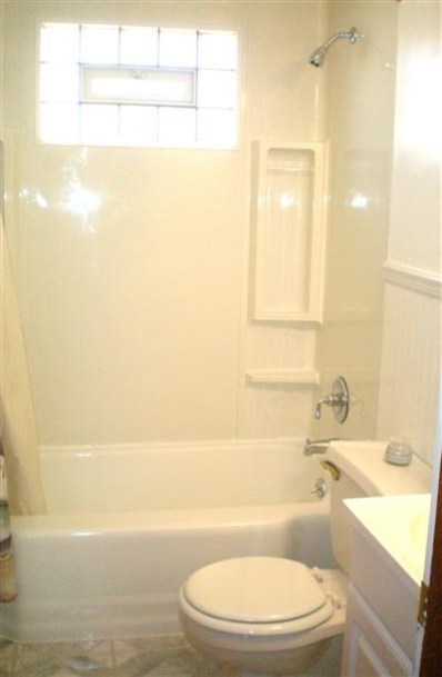 1549 Shell Street Hammond, IN 46320 - Photo 7 of 10 a bathroom with a toilet and a bathtub