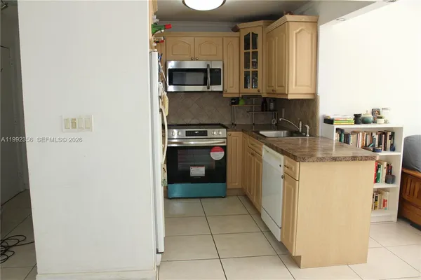 $160,000 | 1230 Northeast 139th Street, Unit 304, North Miami, FL 33161