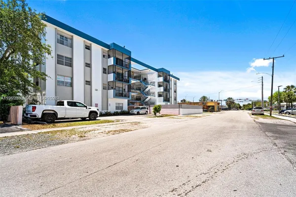 $160,000 | 1230 Northeast 139th Street, Unit 304, North Miami, FL 33161